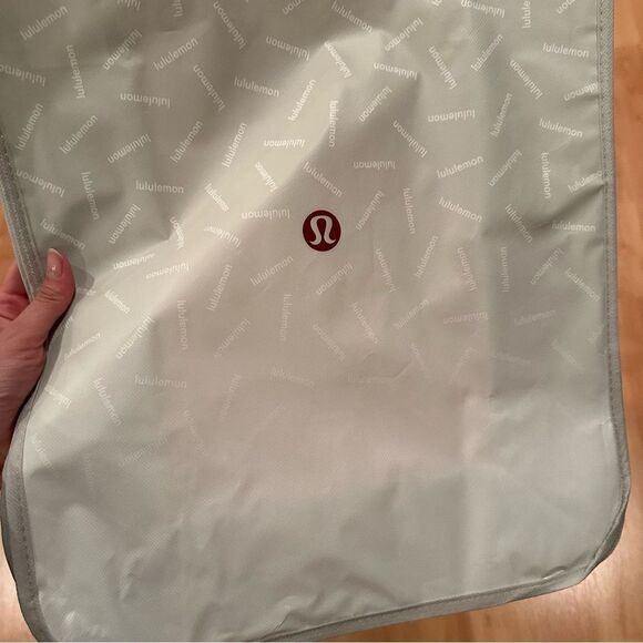 Last one! 1 Large Lululemon Reusable Shopping Gift Bag Totes Holiday Tote bag - Picture 2 of 2